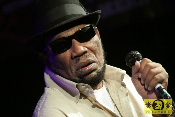 Derrick Morgan - Soulfood International - 15. This Is Ska Festival Rosslau 25. Juni 2011 (10).JPG